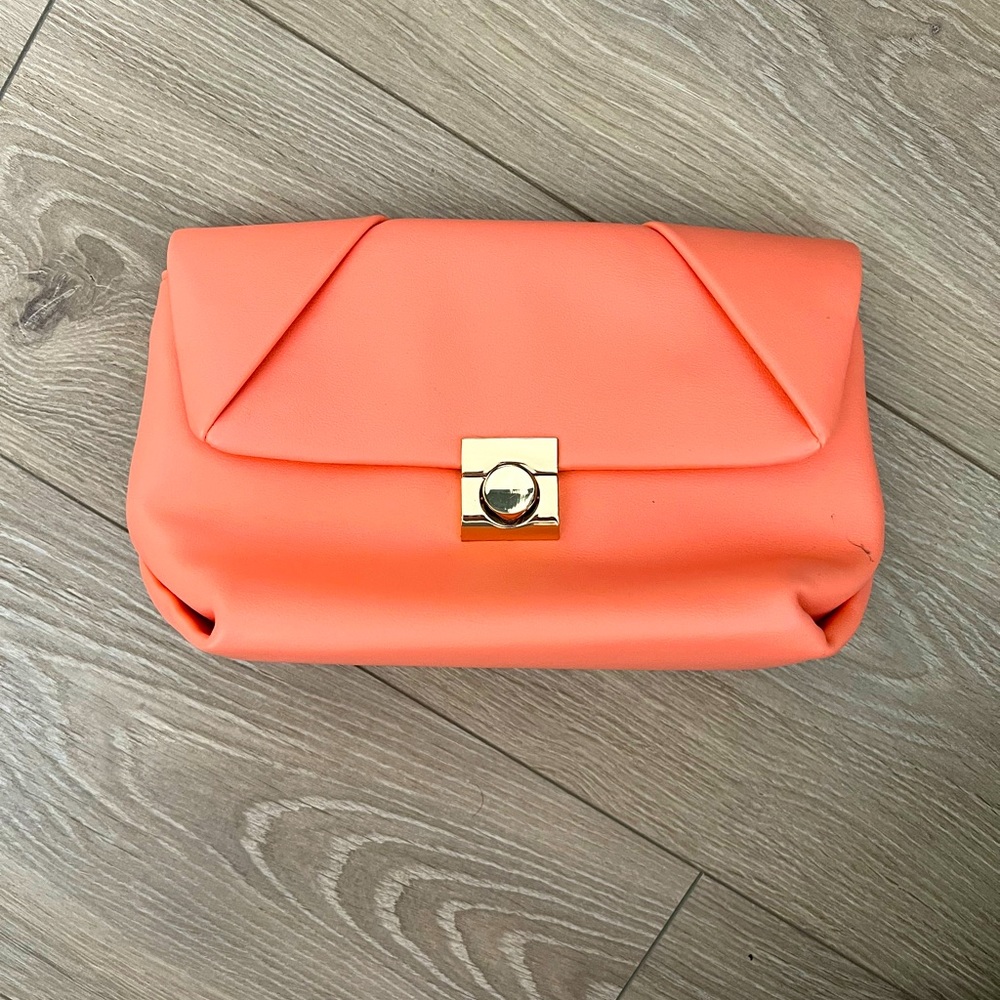 Adorable clutch that comes with shoulder strap.